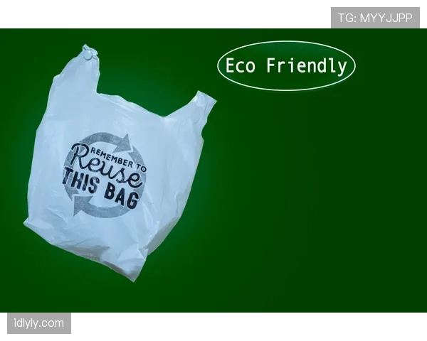 卡瓦尼提着超市塑料袋走进五星酒店，我笑出声了