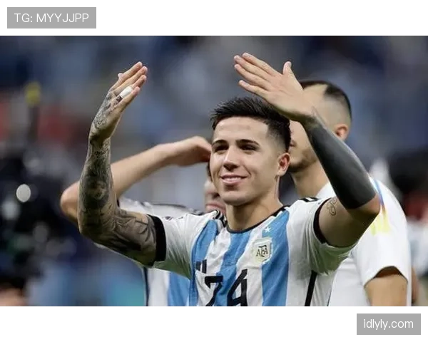 恩佐与麦卡利斯特世界杯中场角色差异：战术功能与实战表现对比分析